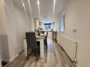 Dining - Central 5BR Retreat - Walk to Tube, Explore London (Greater London)