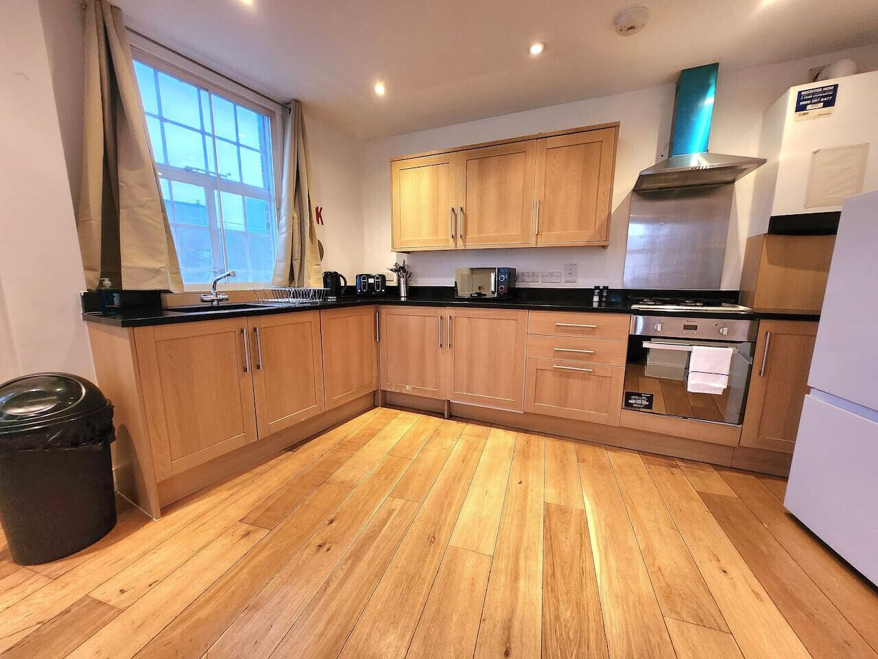 Kühlschrank, Mikrowelle, Ofen, Toaster