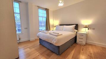 Silitysrauta/-lauta, Wi-Fi, vuodevaatteet