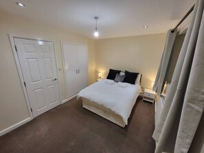 مكواة/لوح كي وواي فاي وملاءات أسرّة