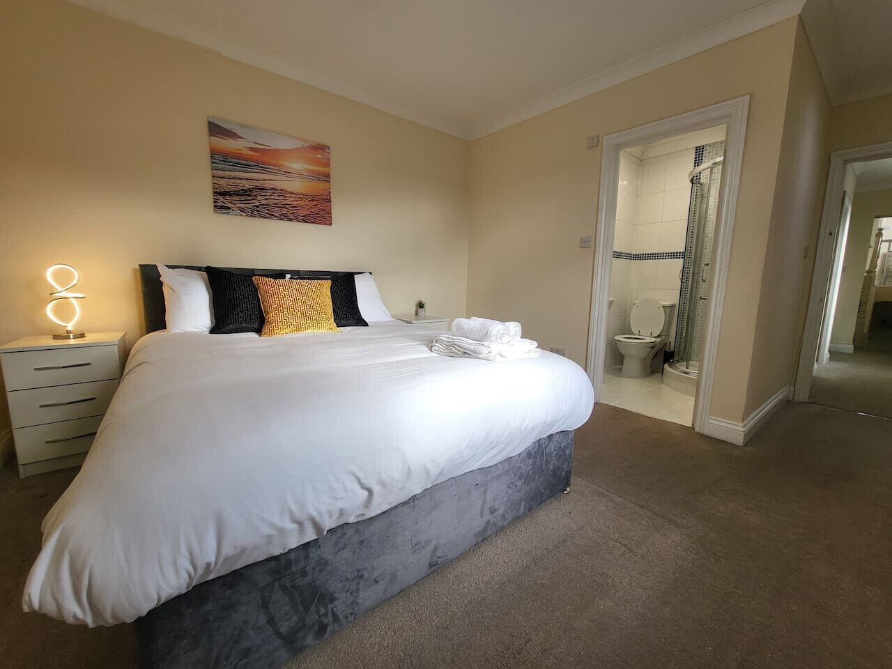 Iron/ironing board, WiFi, bed sheets