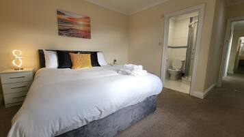 Iron/ironing board, WiFi, bed sheets