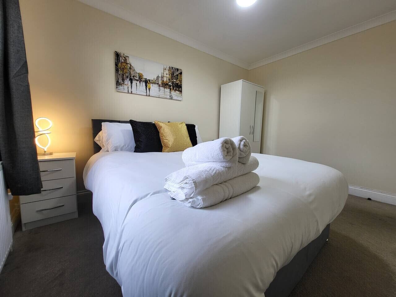 Iron/ironing board, WiFi, bed sheets