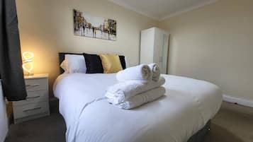 2 bedrooms, iron/ironing board, WiFi, bed sheets