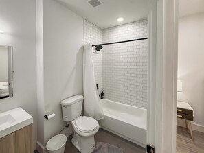 淋浴设施、吹风机