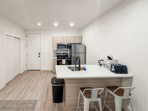 Fridge, microwave, oven, stovetop - Modern 1BR in Fishtown w/ Gym Access (Philadelphia)