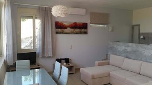TV, offices - Pantanassa Villas - Clio apartment with Sea view (Agia Marina)