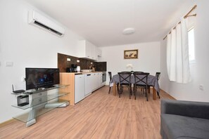 Interior - Villa Lara - Two Bedroom Villa, Sleeps 5 (Sveti Filip i Jakov)