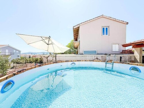 Villa Lara - Deux Chambres Villa, Couchages 5