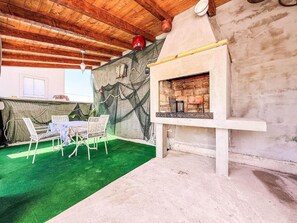 Outdoor dining - Villa Lara - Two Bedroom Villa, Sleeps 5 (Sveti Filip i Jakov)