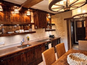 Private kitchen - Dovecote Cotswold Cottages - The Coach House Suite (Churchill)