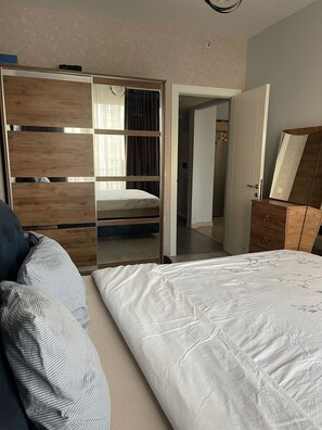 1 slaapkamer, een strijkplank/strijkijzer, wifi, beddengoed