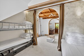 1 bedroom, WiFi, bed sheets - Apartment 'Gite Noryema Chaleureux T1, 40m2' with Mountain View, Private Terrace and Wi-Fi (Entraunes)