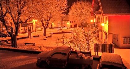 Appartement 'GĂźte Noryema Chaleureux T1, 40mÂČ' avec vue montagne, terrasse privĂ©e et Wi-Fi