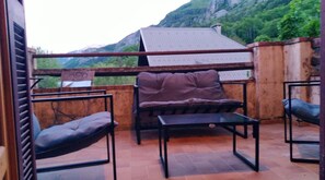 Terrace/patio - Apartment 'Gite Noryema Chaleureux T1, 40m2' with Mountain View, Private Terrace and Wi-Fi (Entraunes)