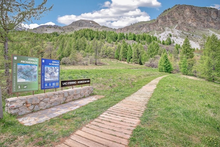 Property grounds. Holiday Apartment 'Appart Montagne 30m² Village Center'