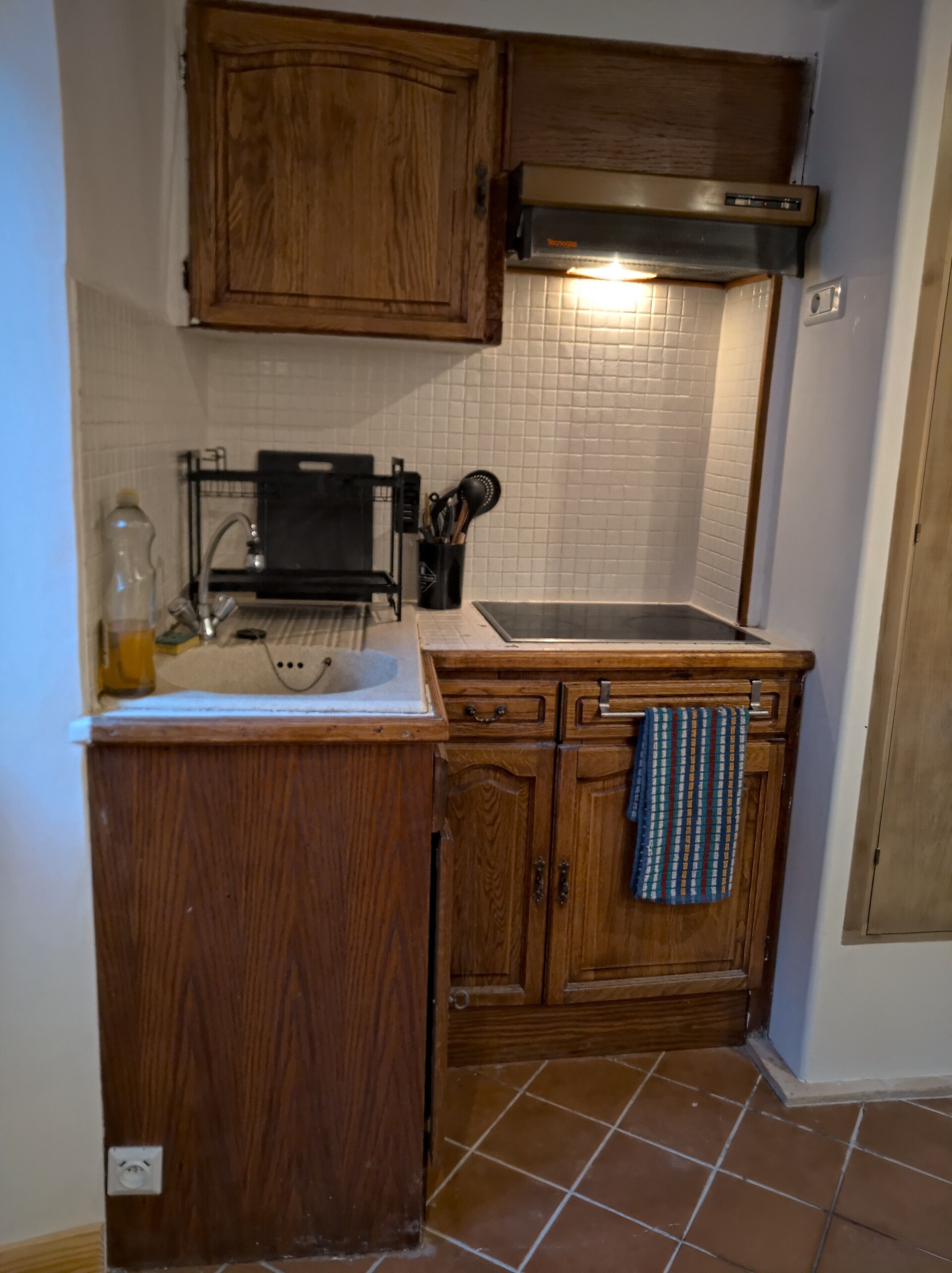 雪櫃、微波爐、焗爐、爐具