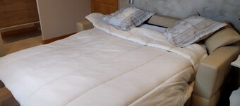 Studio Apartment 'En Montagne, Mercantour' with Mountain View, Shared Garden and Wi-Fi