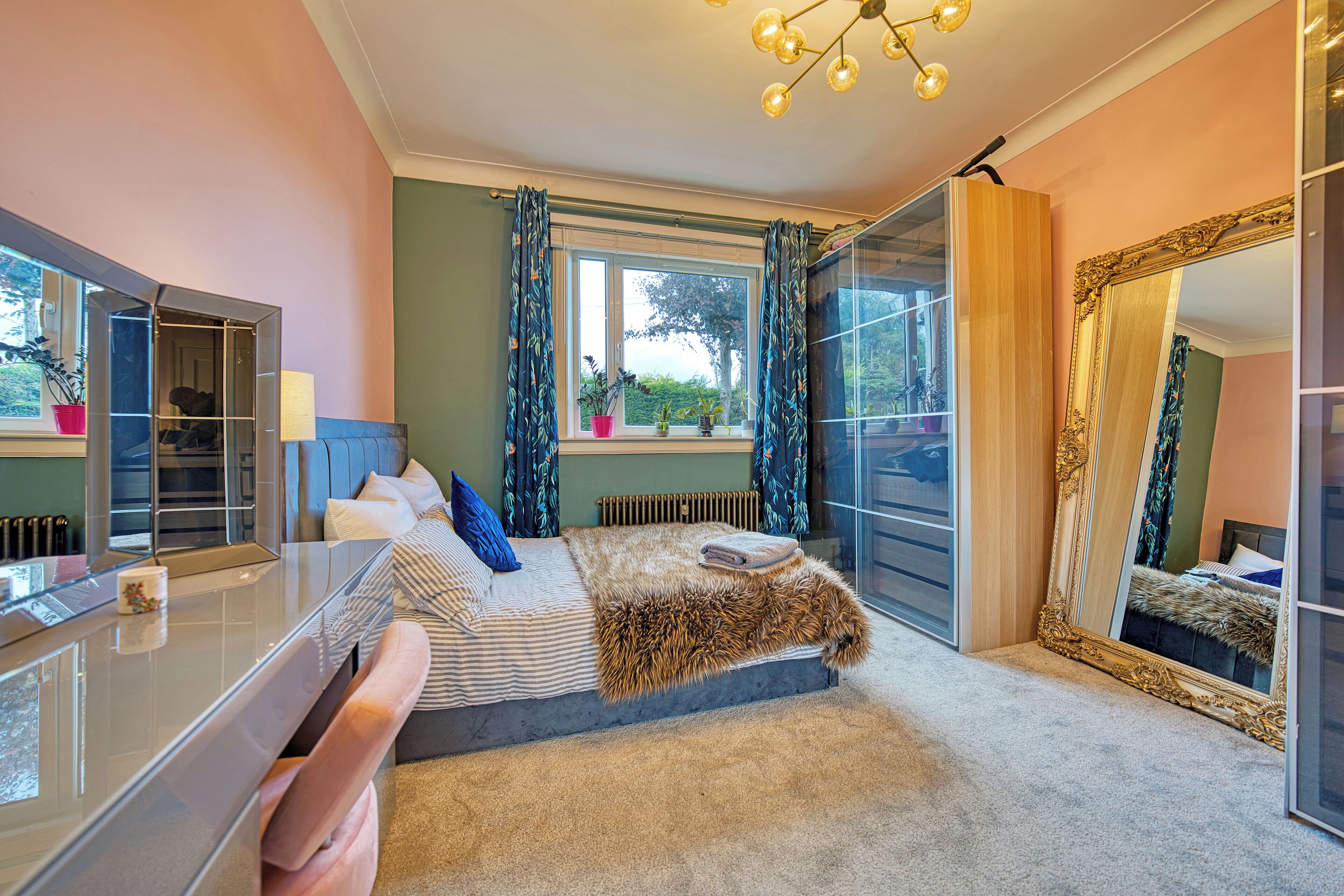 Bügeleisen/Bügelbrett, Internetzugang, Bettwäsche