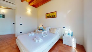 2 slaapkamers, een strijkplank/strijkijzer, gratis wifi, beddengoed
