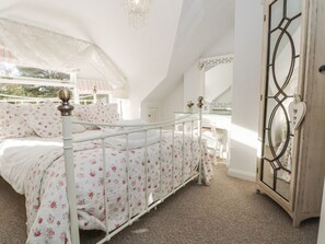 3 bedrooms, individually decorated, individually furnished, free WiFi - Curlew Cottage (Knutsford)