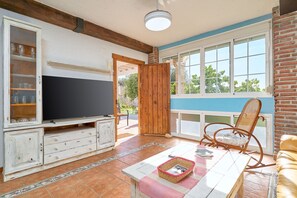 TV - Apartment 'Villa La Canarita' with Sea View, Wi-Fi and Air Conditioning (Cala del Moral)