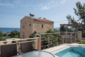 Property grounds - Pantanassa Villas -Terpsichore with Sea View (Agia Marina)