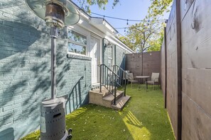Terrace/patio - Walk to Bishop Ave! The Bishop Bungalow! (Dallas)