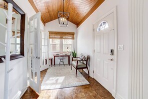 Interior - Midtown Tulsa Bungalow • Near Utica Square Shops (Tulsa)