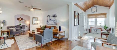 Una Smart TV, libros