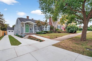 Exterior - Yorktown Historic Cottage • Walkable Midtown Stay (Tulsa)