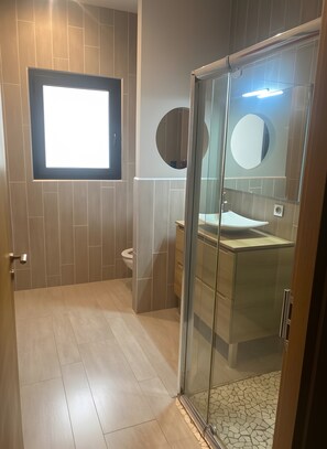 Bruser, hårtørrer, håndklæder