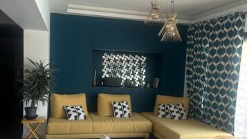 Tv och ett bordtennisbord