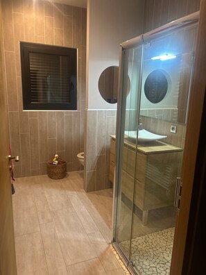 Dusche, Haartrockner, Handtücher