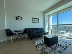 Living area - Downtown Skyline Suite- Breathtaking view (Fort Myers)