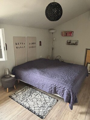 3 chambres, fer et planche à repasser, Wi-Fi, draps fournis