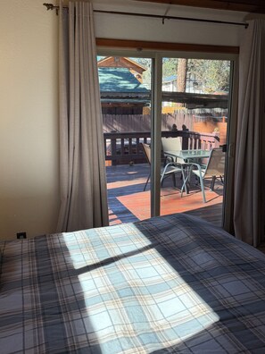 Desk, free WiFi, bed sheets - Escape to the Finest Mountain Vibes, Complete Bear Cub Decor, Hot Tub, Private Fenced Yard, 3BR (Big Bear City)