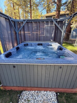 Outdoor spa tub - Immerse your Big Bear Experience from our Cabin, BEST location to everything. Hot tub and fenced yard. So Close to Summit Mountain, grocery and shopping! (Big Bear Lake)
