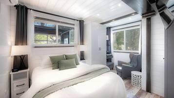 In-room safe, desk, iron/ironing board, free WiFi