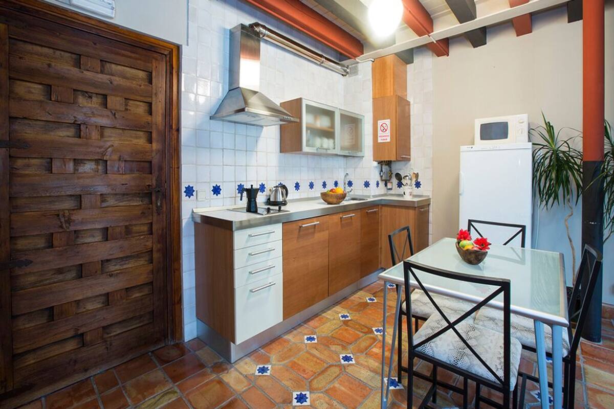 Basic Duplex | Private kitchen | Fridge, microwave, stovetop, cookware/dishes/utensils