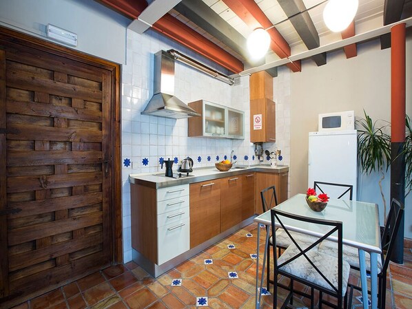 เบสิกดูเพล็กซ์ | ครัวส่วนตัว | ตู้เย็น, ไมโครเวฟ, เตาประกอบอาหาร, เครื่องครัว/จาน/ช้อนส้อม