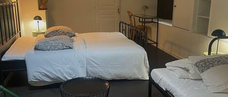 Chambre double, Plusieurs lits, vue sur le jardin | AccĂšs au Wi-Fi (inclus)