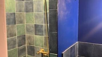 Chambre Double, vue jardin | Salle de bain