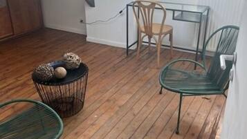 Vierpersoonskamer, uitzicht op tuin | Gratis wifi