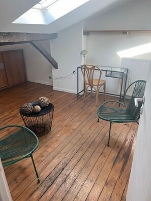 Habitación cuádruple, vista al jardín | Wifi gratis 