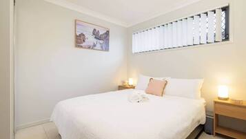 Iron/ironing board, WiFi, bed sheets