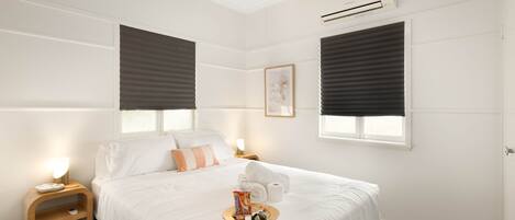 In-room safe, iron/ironing board, WiFi, bed sheets