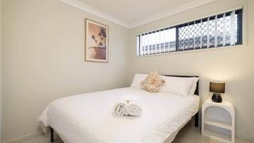 Safe på rommet, strykejern/-brett, wi-fi og sengetøy