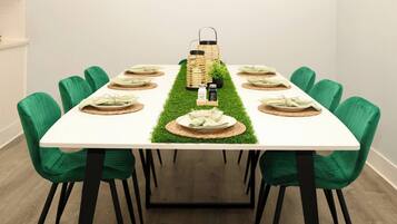 Kabin, 3 kamar tidur, balkon | Ruang makan