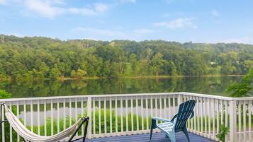 Cabin, 3 Bedrooms, Balcony | Property grounds